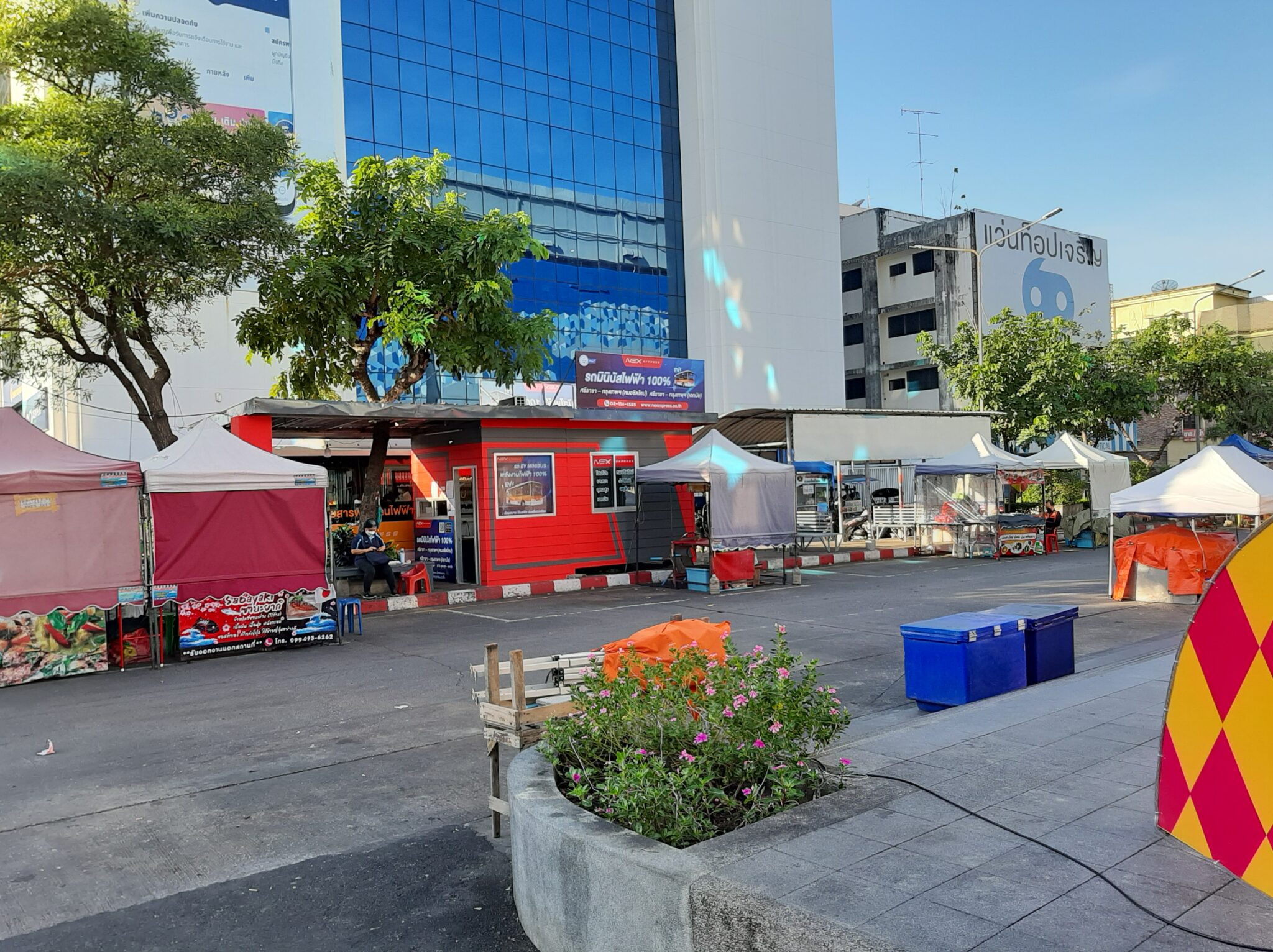 【シラチャから電動ミニバスでバンコクへ】「NEX express」は最新設備で快適すぎた☆利用方法を徹底解説☆